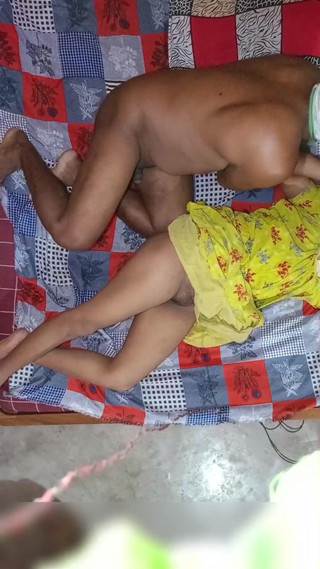 मैं और मेरी पत्नी एक साथ अपना वीडियो बना रहे हैं