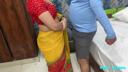 देवर उसकी खूबसूरत भाभी को चोदता है और उसकी कराहें तेज़ कर देता है