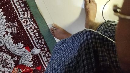 परिपक्व महिला अपने दोस्त का लंड चूस रही है