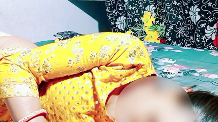 देवर भाभी ने घर में बनी कामुक भाभी को आकर्षित किया