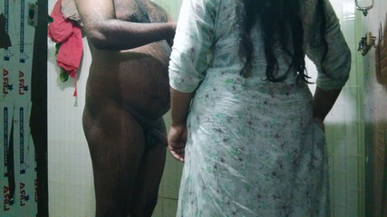 सौतेली बहन ने बूढ़े सौतेले भाई का लंड चूसा और स्खलित हो गई