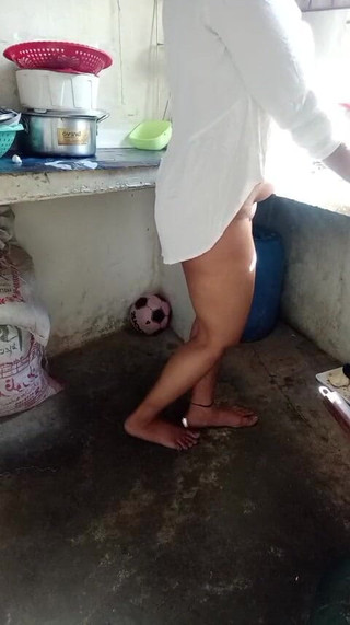 रसोई में भारतीय जीजा साली की हॉट चुदाई