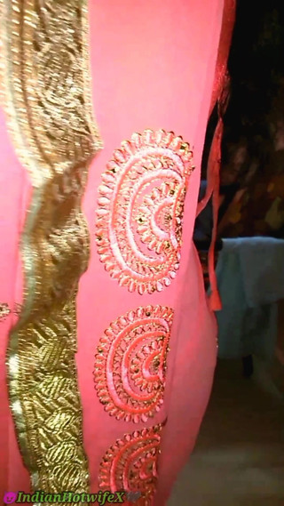 सांवली तमिल पत्नी रेनू की साड़ी और बैल द्वारा कड़ी चुदाई, बकवास घड़ियाँ! Indianhotwifex