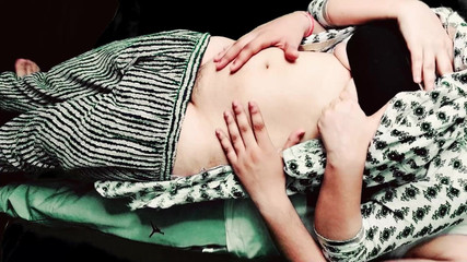 हॉट सौतेली बहन अपने सौतेले भाई को देखकर बहक गई और हस्तमैथुन करने लगी