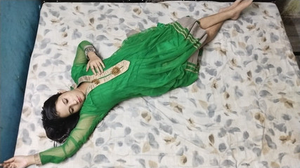 प्राकृतिक स्तन सुंदर भारतीय गृहिणी कामुक कट्टर सेक्स में व्यस्त