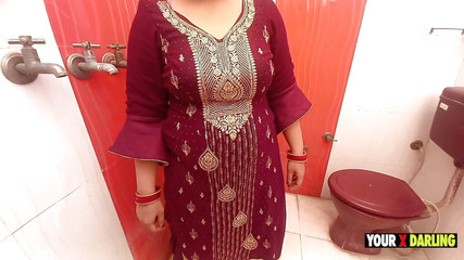 विशेष सौतेली माँ का पेशाब करना, कपड़े बदलना, डिक चूसना, उसके सौतेले बेटे द्वारा बिल्ली और गधे की चुदाई