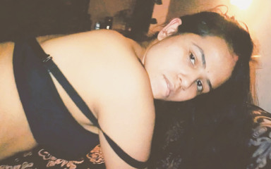 सौतेले भाई के साथ लतिका हार्ड डॉगी ब्लैक ब्रा