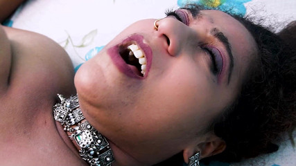 पार्टी के बाद की सेक्सी रातों में सेक्सी जोड़ा मौज-मस्ती, सेक्स और मस्ती का आनंद ले रहा है