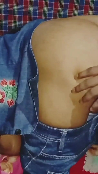 18 साल की कॉलेज लड़की का बॉयफ्रेंड के साथ पहली बार सेक्स वीडियो