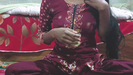 बैंगन के साथ देसी सेक्सी लड़की का हस्तमैथुन वीडियो वायरल भाग 1