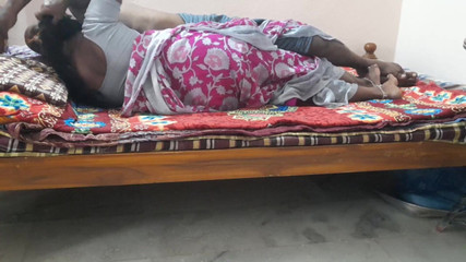 खूबसूरत भाभी ने साड़ी में कामुक सेक्स भारतीय रोमांटिक सेक्स वीडियो बनाया है