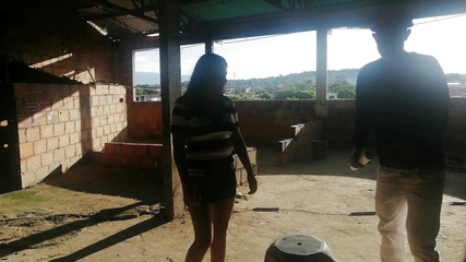 मैंने निर्माण स्थल पर एक सहकर्मी के साथ चुदाई की