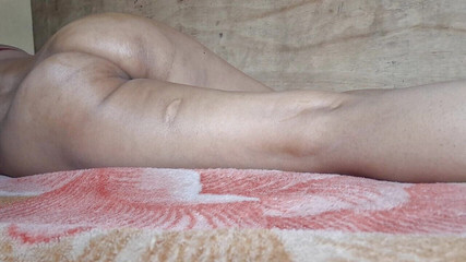 भाभी ने अपनी गांड पर तेल से मालिश करवाई और जीजा ने भाभी की गांड का छेद देखा