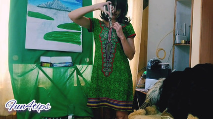 वाह, उसने अपनी पोशाक फाड़ दी और नग्न हो गई