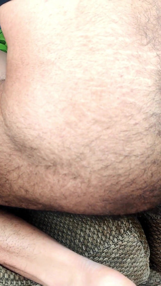 किराया माफ कराने के लिए रुखसारा के साथ उसके मकान मालिक ने सोफे पर चुदाई की