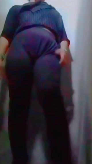 लावेन्या की जवानी को शांत करने के लिए एक मोटे तगड़े लंड की जरूरत है