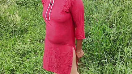 सौतेले चाचा का मोटा काला लंड देखकर कुंवारी सौतेली की चटनी गीली हो गई और सौतेले भाई से बोली