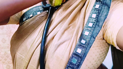 भारतीय सेक्स डॉक्टर मरीज़ को चोद रहा है। तेलुगु गंदी बातें.