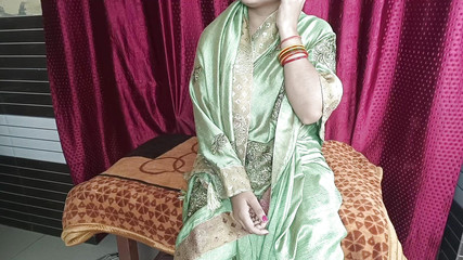 आज मेरे पति घर पर नहीं थे, मैंने और मेरे देवर ने मेरे कमरे में बहुत जोरदार और रोमांटिक सेक्स का आनंद लिया।