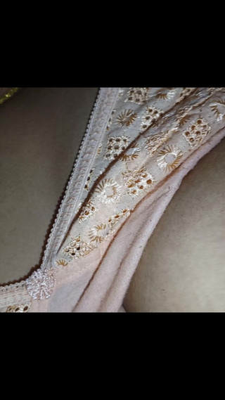 देसी बंगाली हॉट बॉडी वाली गाँव की भाभी की जीजा ने जोरदार चुदाई की, और भाभी की नाभि पर वीर्य डाला XXX वीडियो।