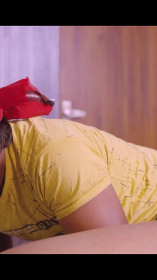 नौकर और मालकिन को सेक्स करते देखा (एक नौकर को अपने मालिक के साथ सेक्स करते हुए देखें)