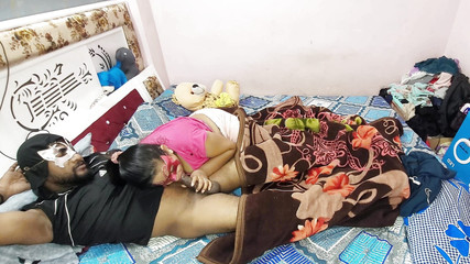 युवा साली जीजा के ऊपर चढ़ती है और अलग-अलग पोजीशन में उसकी चूत में वीर्य डालती है