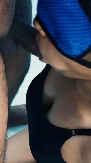 गर्लफ्रेंड फेशियल के साथ हार्ड स्लैपिंग बॉन्डेज ब्लोजॉब लेती है