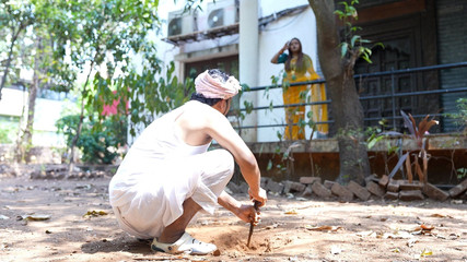 भारतीय बॉस की पत्नी की उसके नौकर के विशाल डीप थोराट 8 इंच के लंड से चुदाई