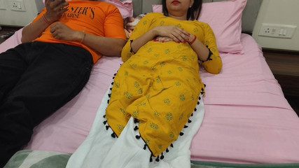 सौतेली बहन के कमरे में हस्तमैथुन करने का निर्णय लिया (18+ हॉट सौतेली बहन)