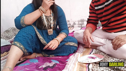 अपनी रंडी सौतेली माँ को छोड़ने कोठे पर आया लड़का, फिर क्या हुआ देखिये पार्ट 2 Janay Darling