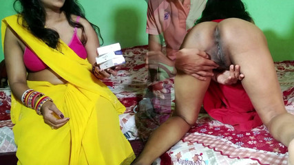 सस्ते कॉस्मेटिक्स खरीदने की कोशिश में भाभी को सेल्समैन ने चोदा