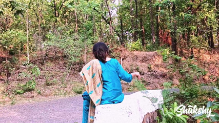 कराहते हुए तीव्र पहली डेट, शाक्षी