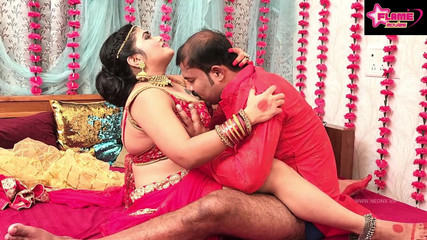 प्यासी दुल्हन पति के साथ हार्डकोर सेक्स