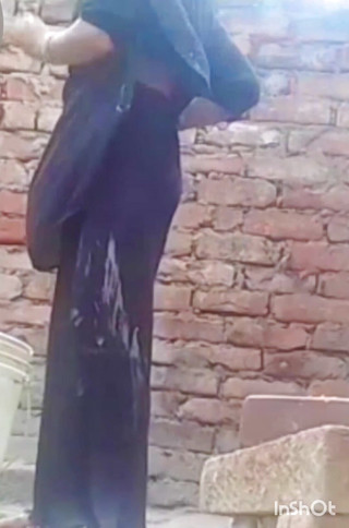 हॉट देसी गर्ल घर का काम करने के बाद नहाने गई है, पड़ोसी के घर पड़ोसी ने हाट