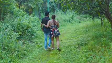 जंगल में हॉट देसी भारतीय युगल पूर्ण कट्टर सेक्स!