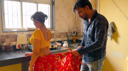 भारतीय देसी भाभी सविता ने अपने घर में अपने बॉस के साथ सेक्स किया